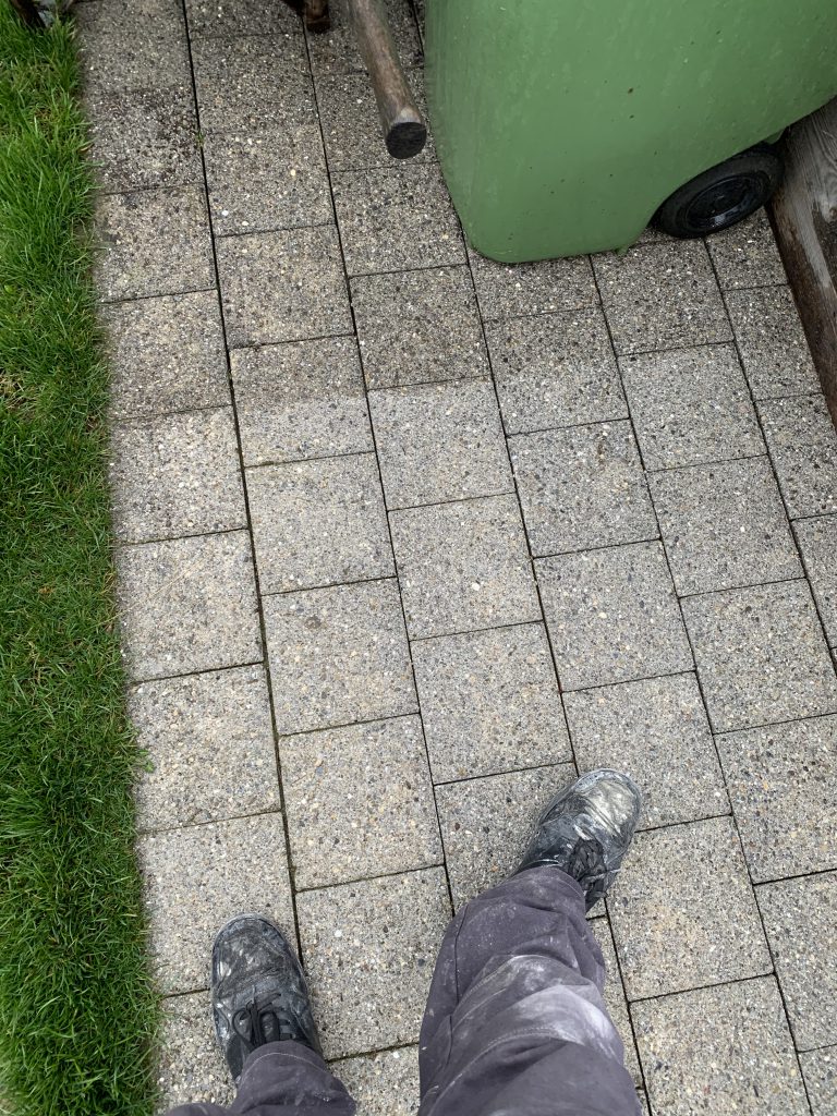 Verbundstein mit und ohne Imprägnierung nach einem Tag Regen